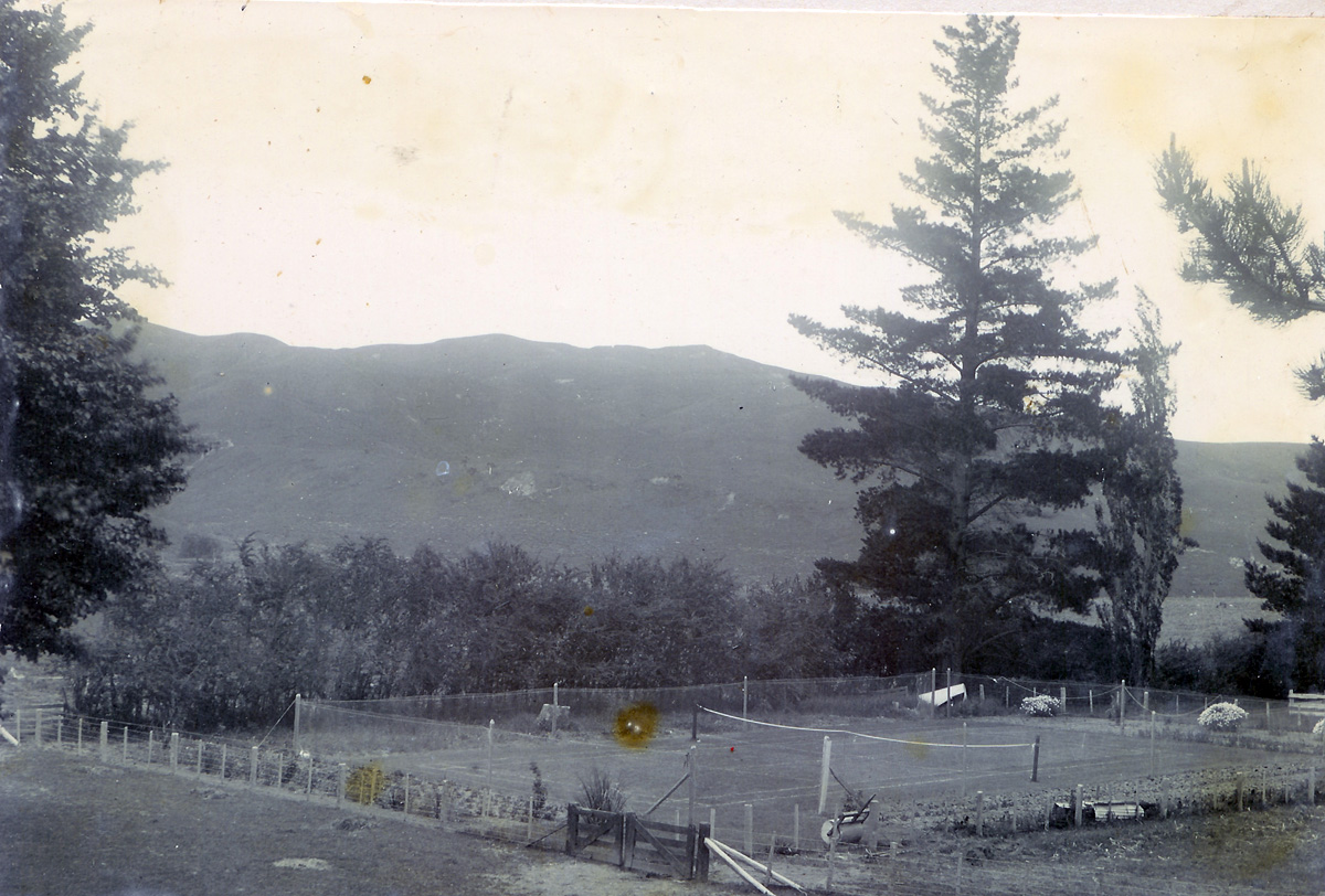 Photo of the tennis court at Elms Hill Staion, Patangata, Hawkes Bay