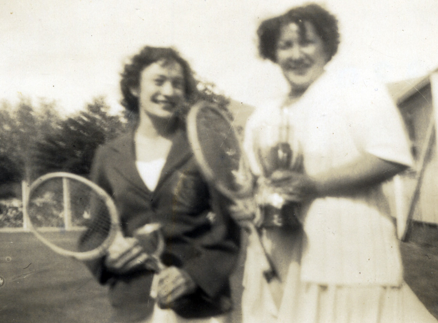 1941 NZMLTA Women singles Ngaruawahia - Taini Royal (r/u) Winnie Smith (w)